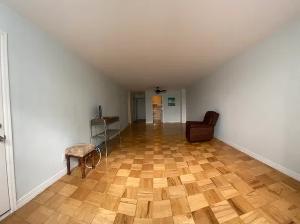 61-20 Grand Central Parkway image 11 of 14