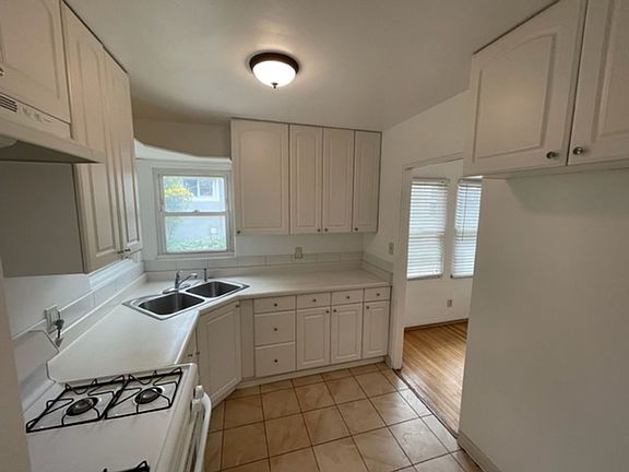 2nd image of 1319 I Ave
