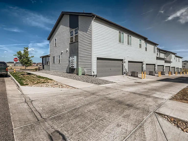 4722 N Kittredge St #2 — Photo 14