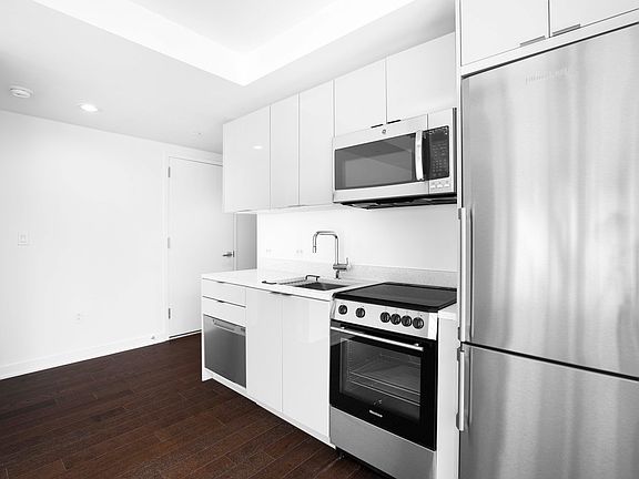 4th image of 400 W 113th St APT 301