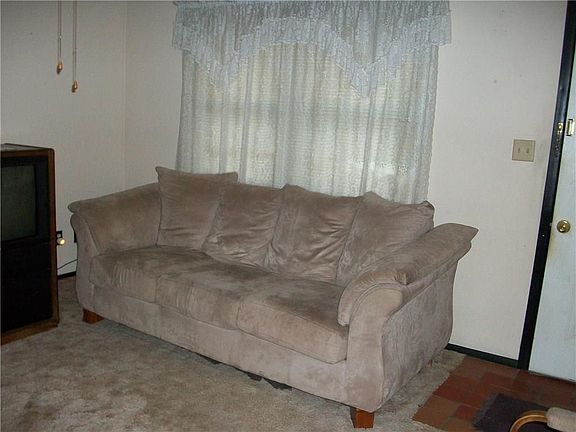 4th image of 521 Sycamore Ave