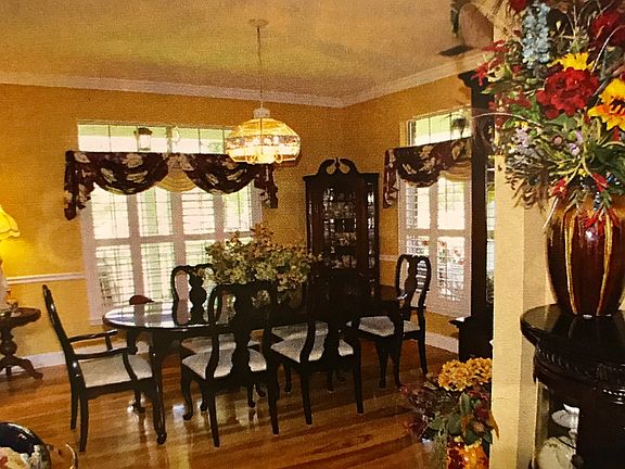 Formal dining room