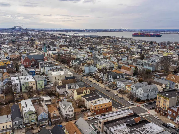 378 Avenue C image 21 of 22