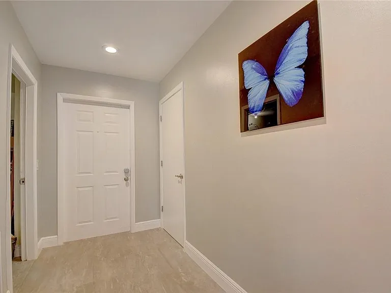 246 Avenue L — Photo 3