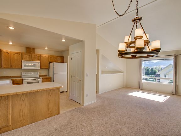 Greatroom, Lighting &Kitchen