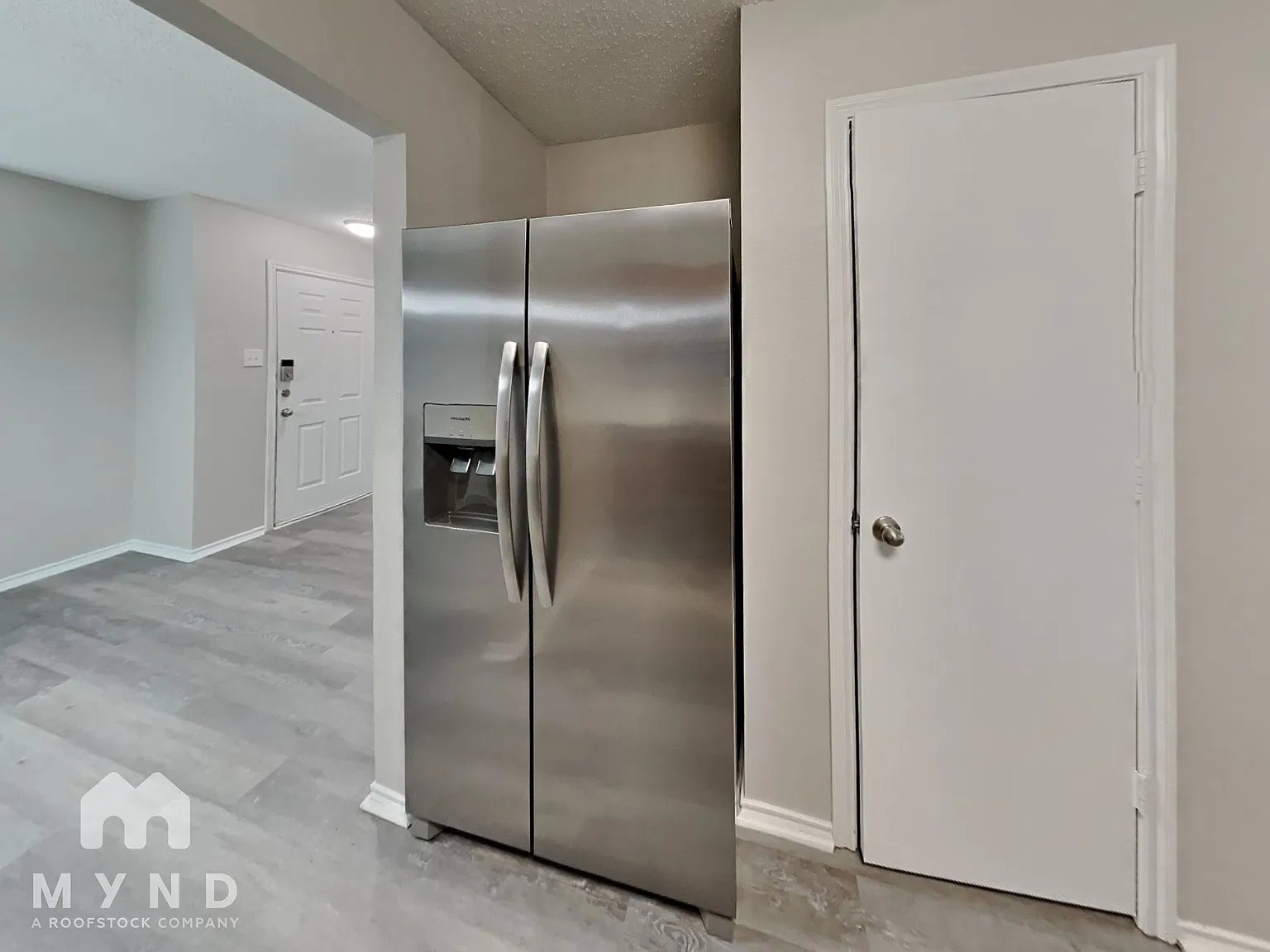 3 bed, 2.0 bath, 1394 sqft — Photo 4