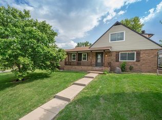 425 E Birchwood Rd, Derby, KS 67037
