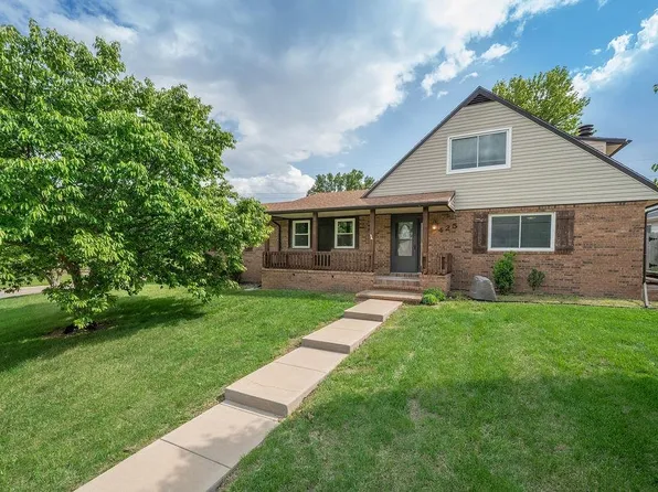 425 E Birchwood Rd, Derby, KS 67037