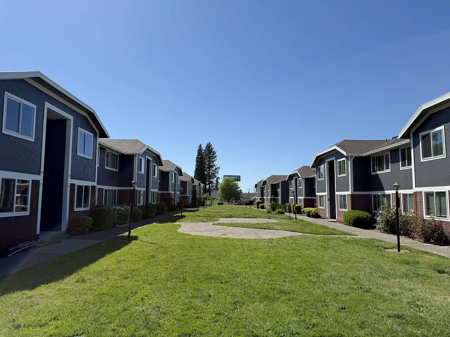VILLAGE VICTORIAN APARTMENTS - YOUR HOME IS HERE! - UP TO 4 WEEKS FREE! PLUS $99 OAC MOVE-IN SPEC... — Photo 4