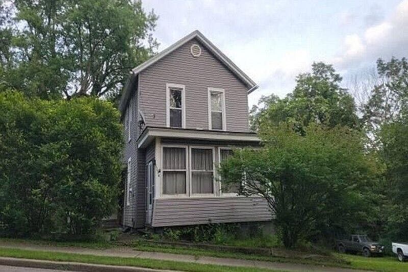 1st image of 1044 Saint Clair Ave