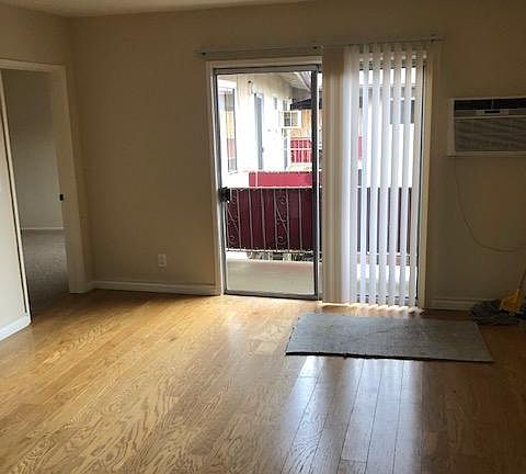 4th image of 15522 Moorpark St APT 15