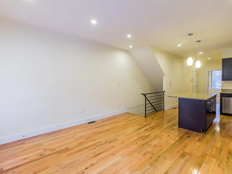1537 Ogden St — Photo 9
