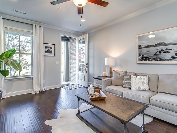 5th image of 1673 Hampshire Pl