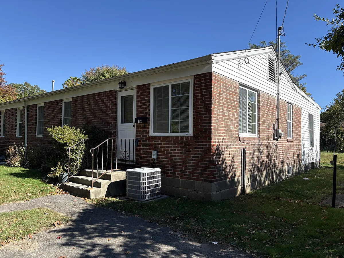Photo 1 of 23 - 13 Beacon View Dr #13 - Fairfield, CT Primary Photo - 13 Beacon View Dr #13