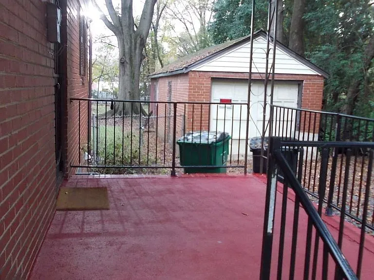2746 Dogwood Ave — Photo 3