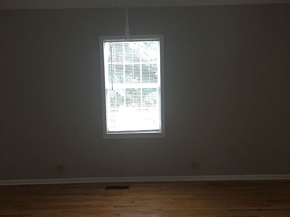 5th image of 339 Tamworth Dr