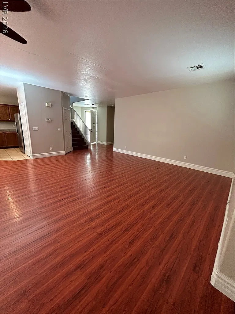 4 bed, 3.0 bath, 2415 sqft, $2,400 — Photo 3