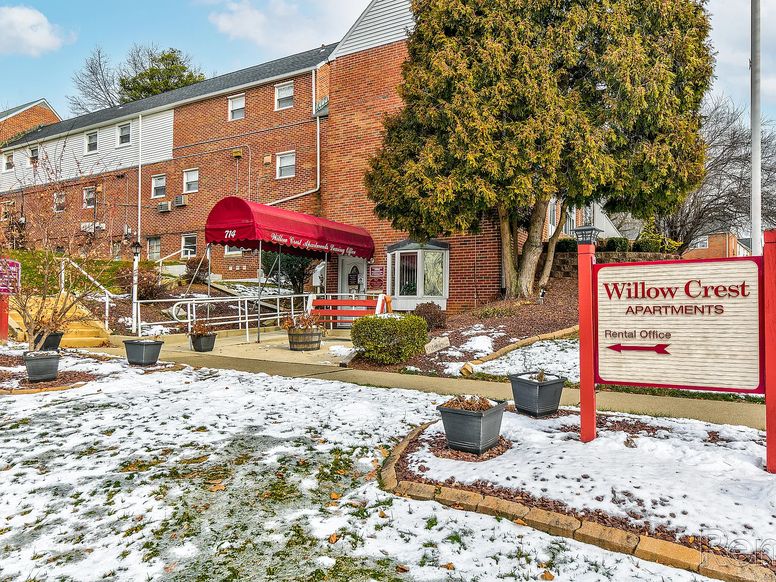 Willow Crest Apartments — Photo 1