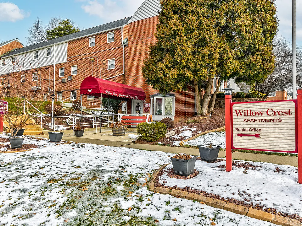 Willow Crest Apartments