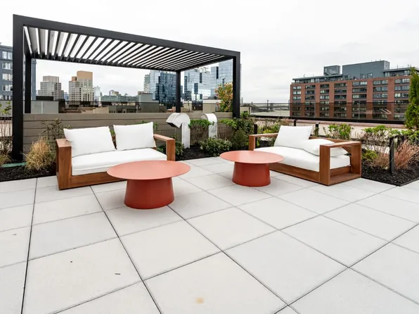 376 Bedford Avenue image 18 of 23