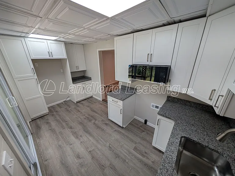 566 Jackson St — Photo 7