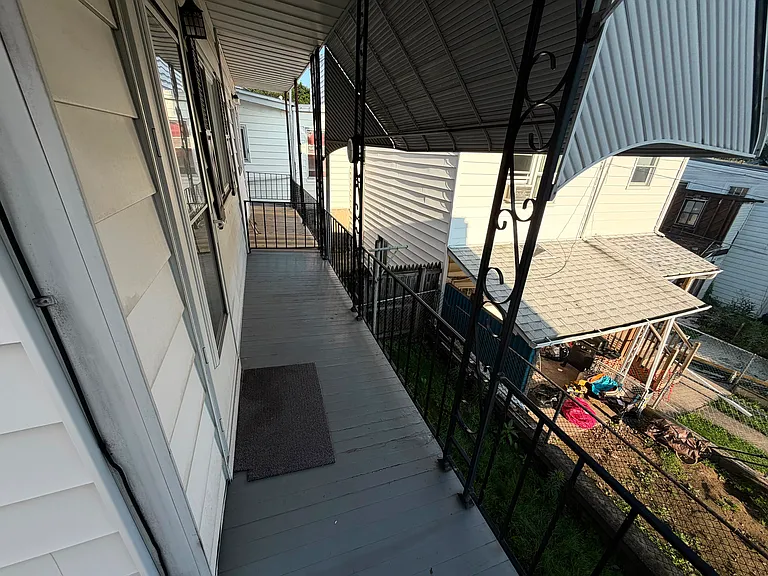 507 E 5th St #1 — Photo 11