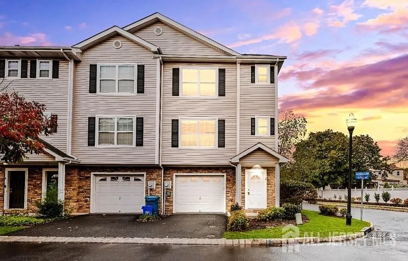 3 bed, 2.5 bath, 1537 sqft, $3,150 — Photo 2