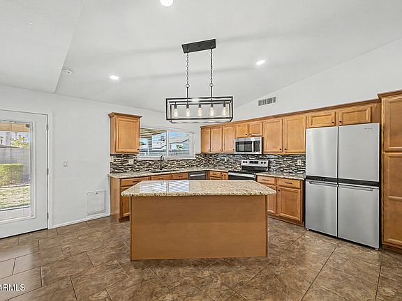 3rd image of 1612 W CHILTON Street