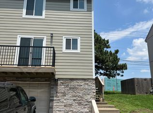 9148 W 75th Ter, Overland Park, KS 66204