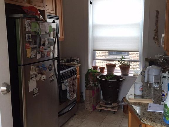 Kitchen. Marble countertops, all modern appliances