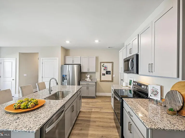 111 Charing Cross Dr — Photo 6