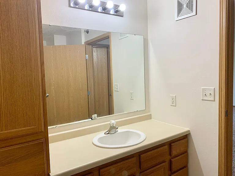 Huntington Pointe II — Photo 14
