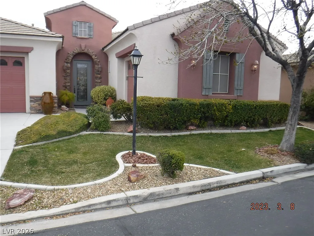 3 bed, 2.5 bath, 2376 sqft, $3,250 — Photo 2