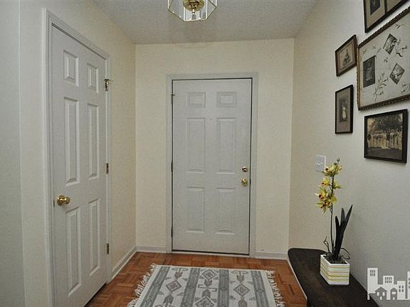 4th image of 1022 Maplechase Dr