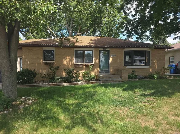 811 3rd St SE, Le Mars, IA 51031