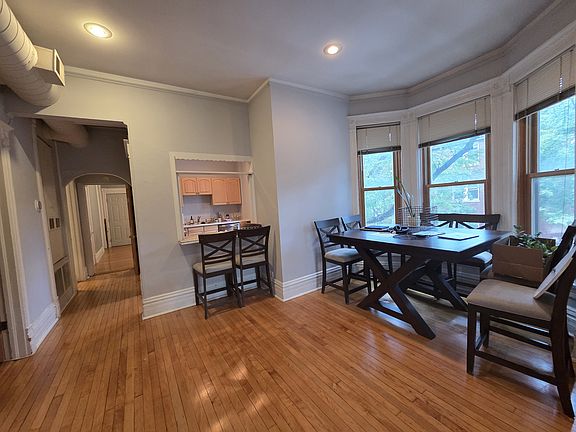 4th image of 1134 W Wellington Ave #2F
