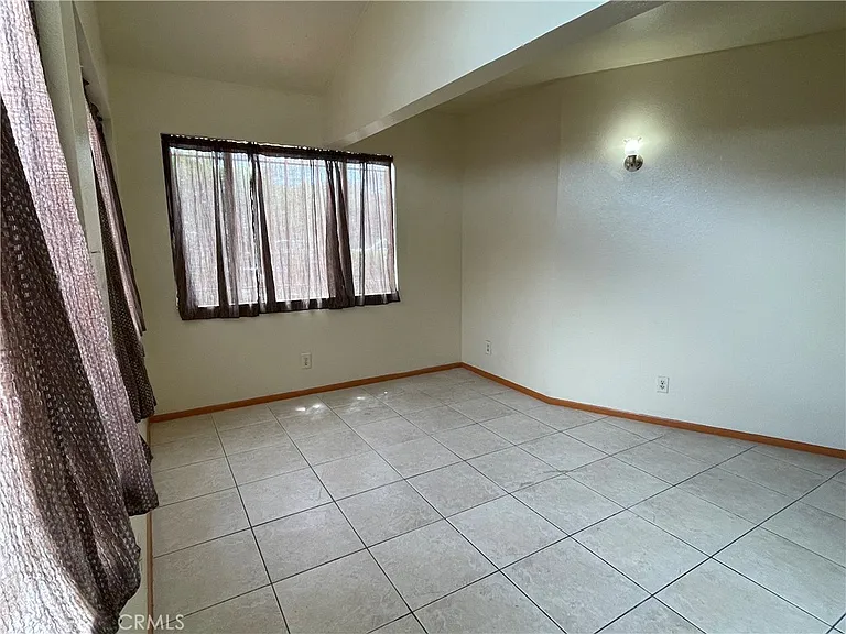 1349 Walnut Ave — Photo 5