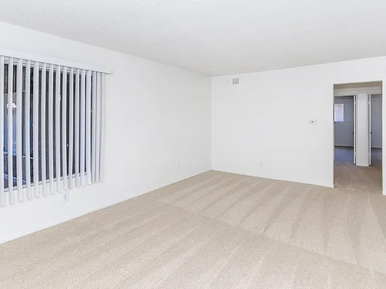 Buena La Vista Apartment Homes — Photo 32