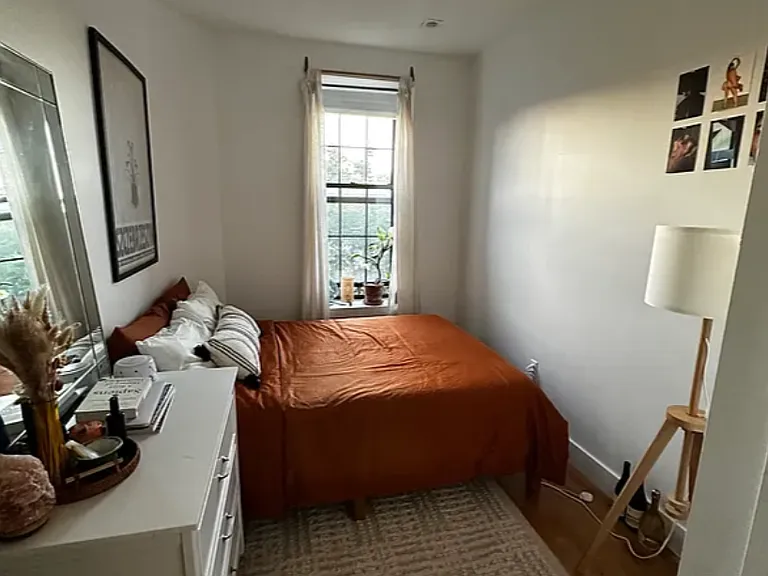 418 Melrose St #3F — Photo 4