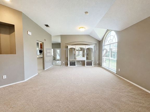 4th image of 7700 Glenoaks Dr