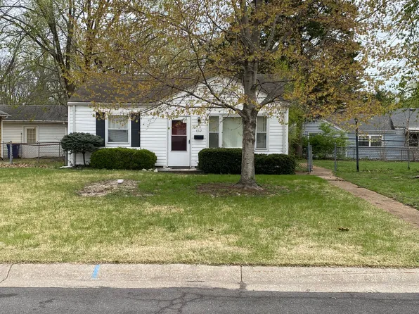 4312 Saint Regina Ln, Saint Ann, MO 63074