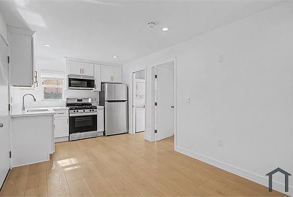1st image of 4807 1/2 S Saint Andrews Pl