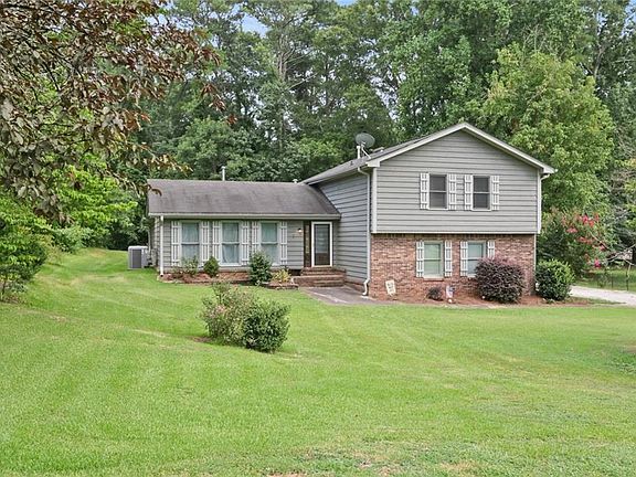 2nd image of 3212 River Oak Pl