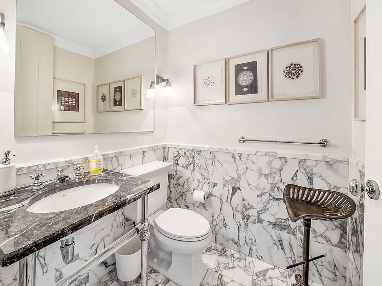 401 E 60th St #33C — Photo 6