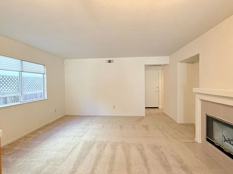 1126 Vista Pointe Cir — Photo 17