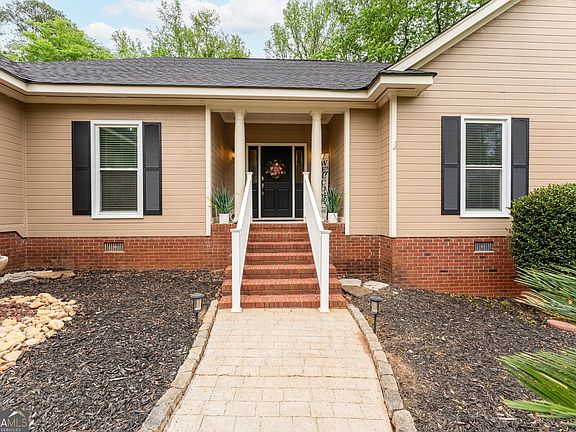 5th image of 3779 Sussex Dr NE