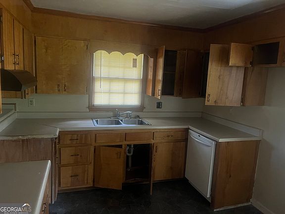 3rd image of 19 Harris Dr
