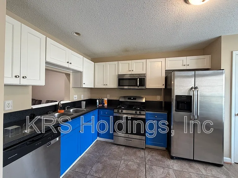 940 Allendale Dr — Photo 2