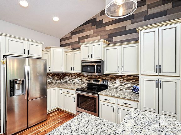 3rd image of 8246 Mercato Ct