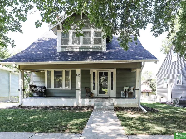 915 N Iowa Ave, York, NE 68467